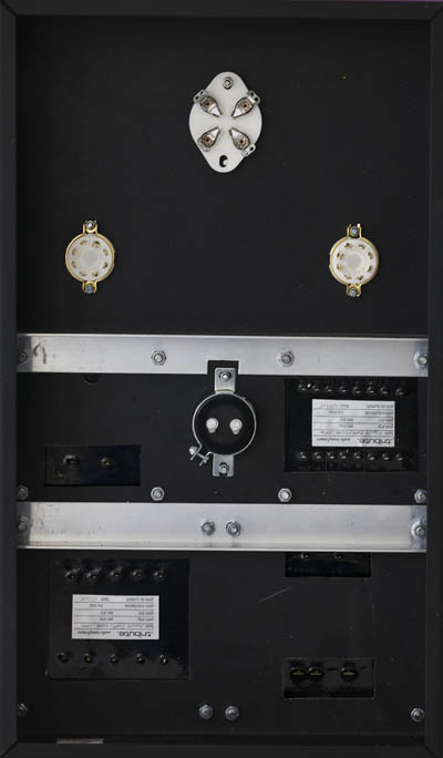 onderkant chassis met steunbalkjes 